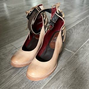 Freebird Raeanne Leather Boots/booties size 7 Taupe color. Worn once.